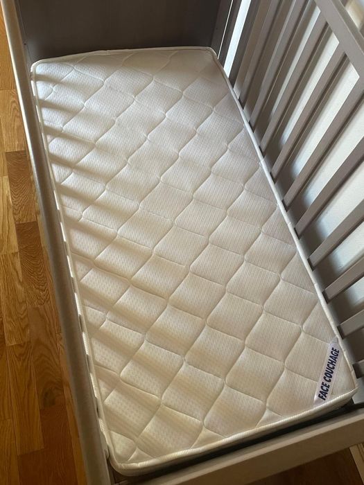 Berço de bébé - IKEA Sundvik - 60 x 120 cm + colchao - como novo