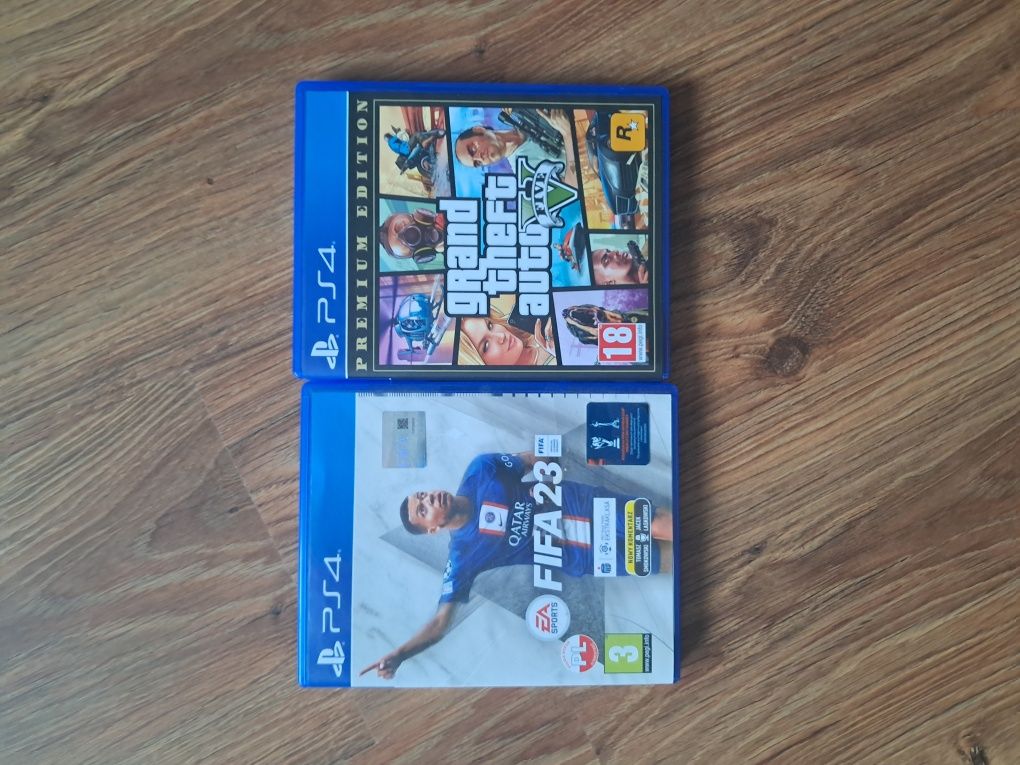 Ps4 slim +2 gry +3 pady
