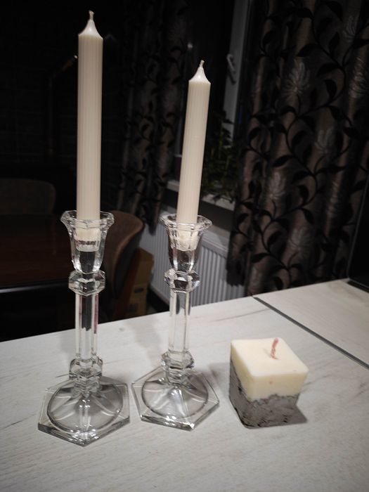 Свічки на бетоні та формові свічки із соєвого воску