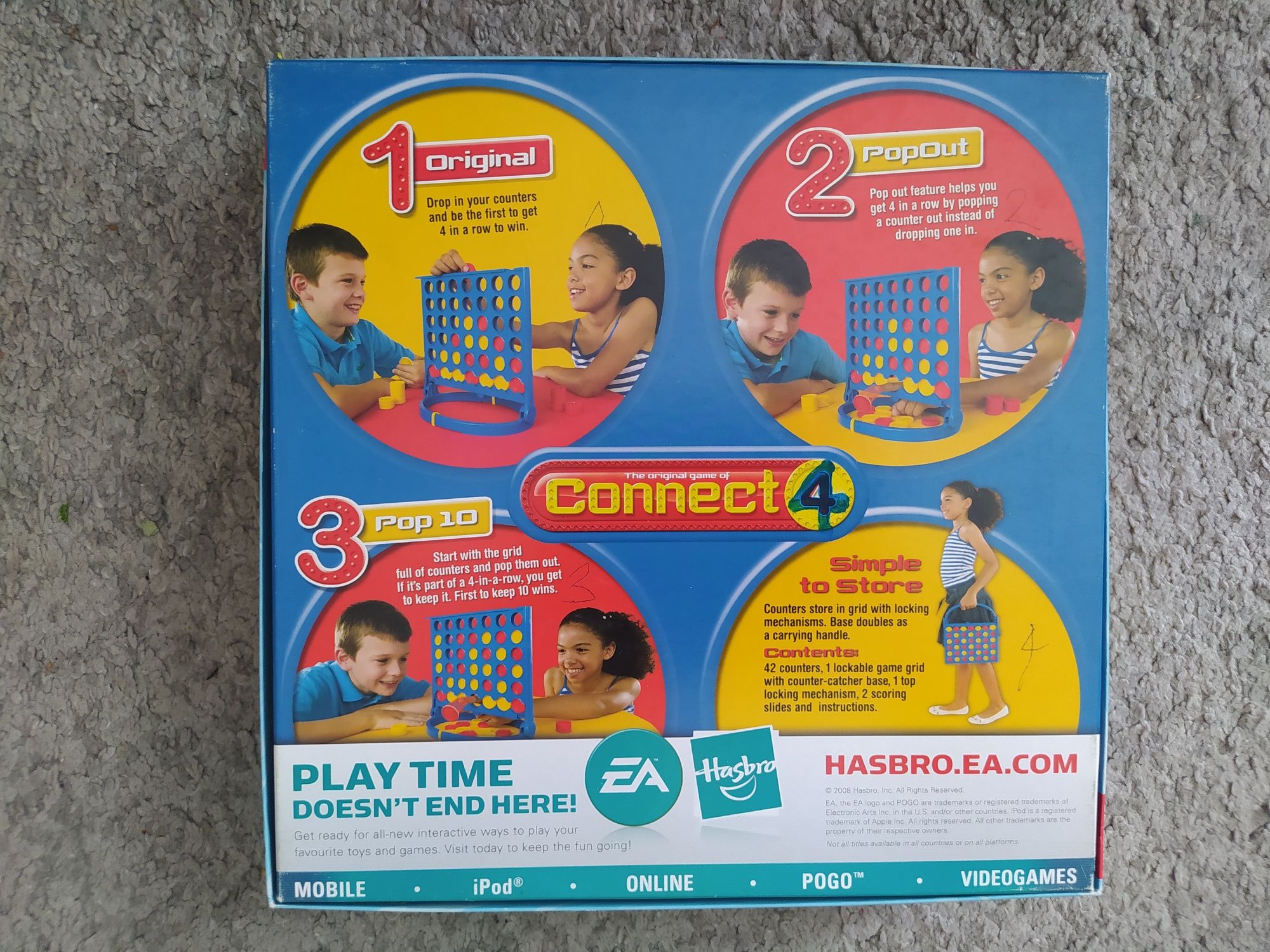 The original game of Connect 6+ od Hasbro