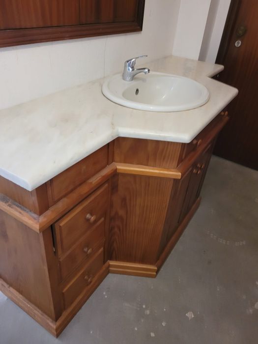 Móvel de casa de banho usado