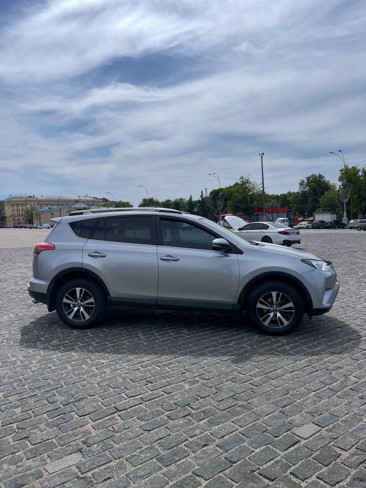 Toyota Rav 4 2017 року