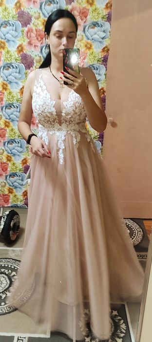 Весільна або вечірня сукня ніжного пудрового відтінку з мереживом,сук