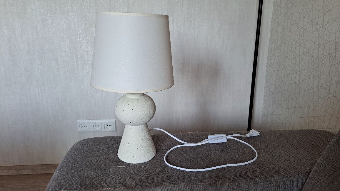 Lampa lampka nocna stołowa japandi minimalistyczna kremowa biała