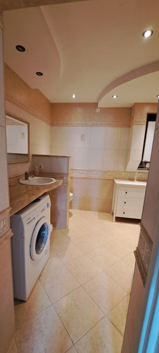 Na wynajem mieszkanie z podwórkiem, garażem, wiatą garażową Baranówek