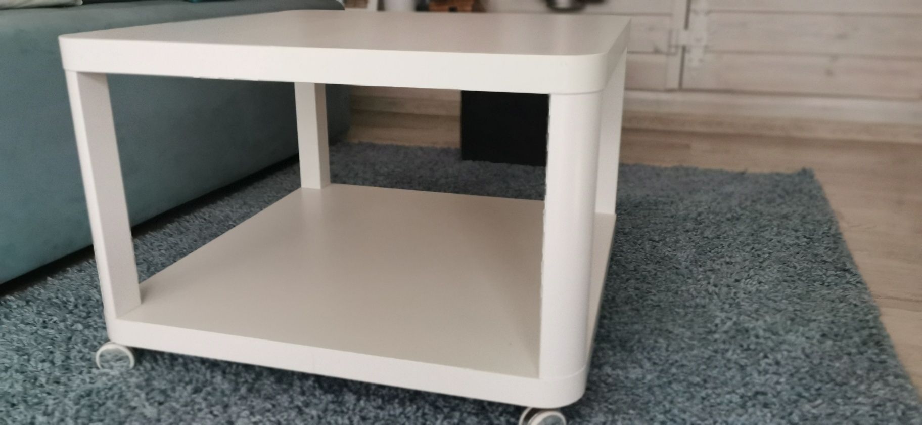 Stolik biały na kółkach Ikea kawowy 64x64 cm