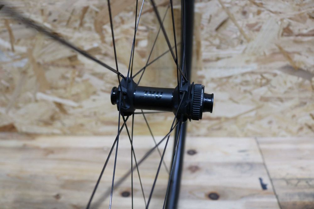 Bicicleta Rodas disco carbono 9th Wave Avalon 38 - Cubos DT Swiss 180