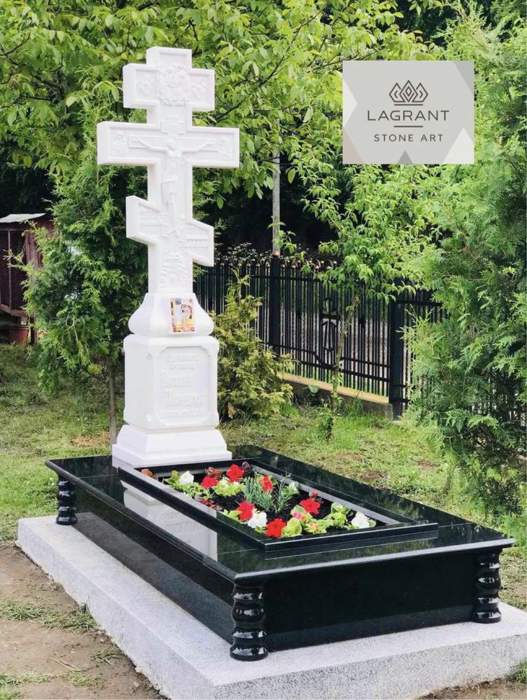 Православні та католицькі хрести з мармуру та граніту