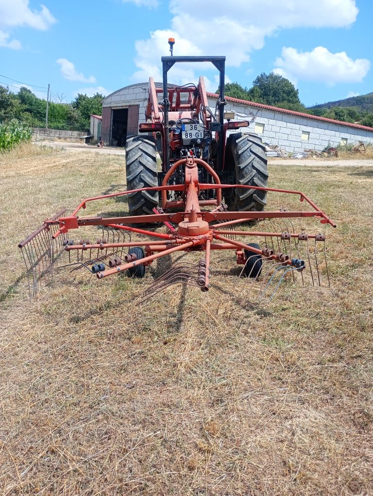 Juntador de feno Kuhn GA 300 GM