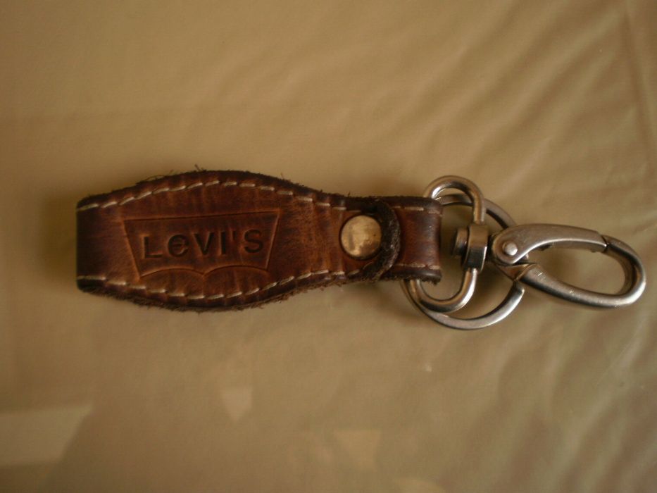 Porta chaves, pele genuína, Levis.