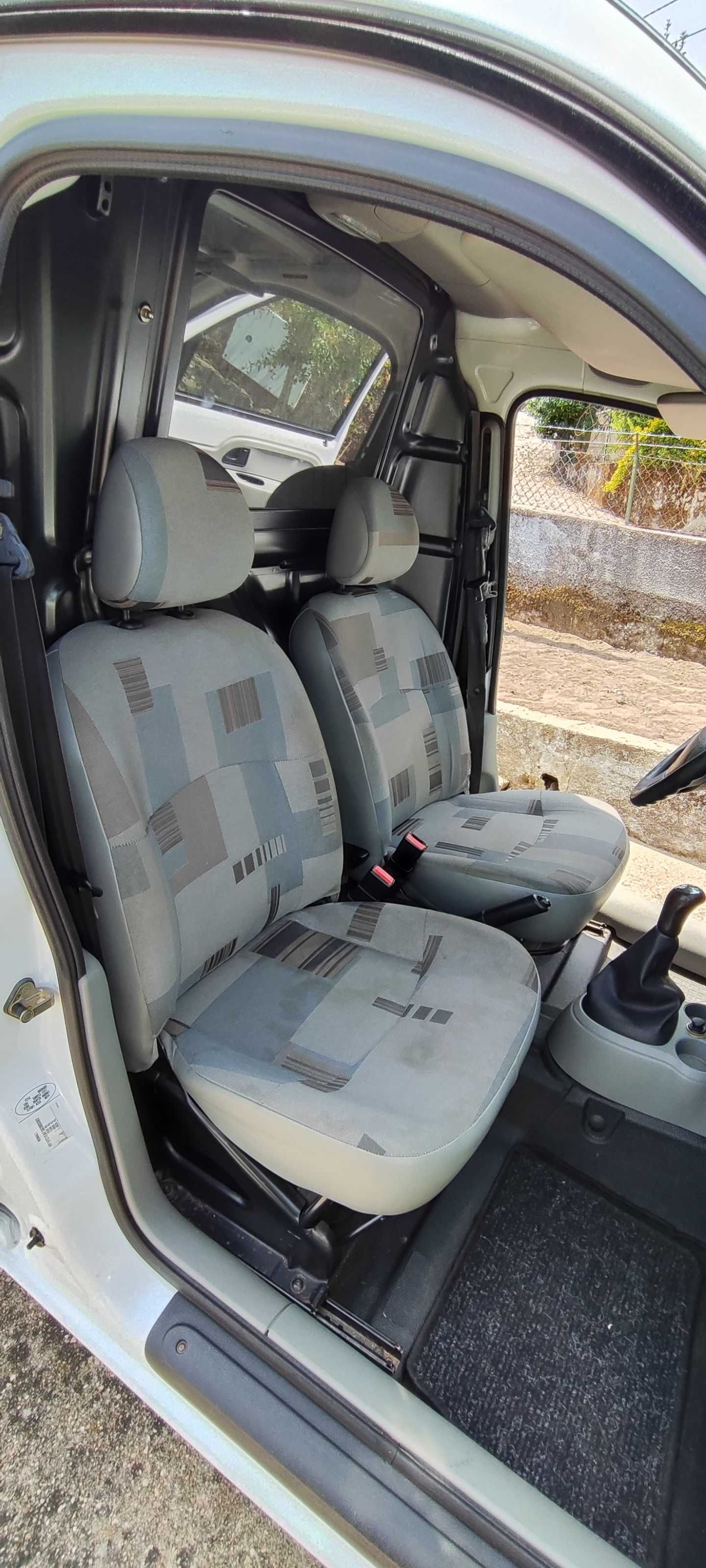 Carrinha em excelente estado, modelo nacional, pronta a trabalhar.