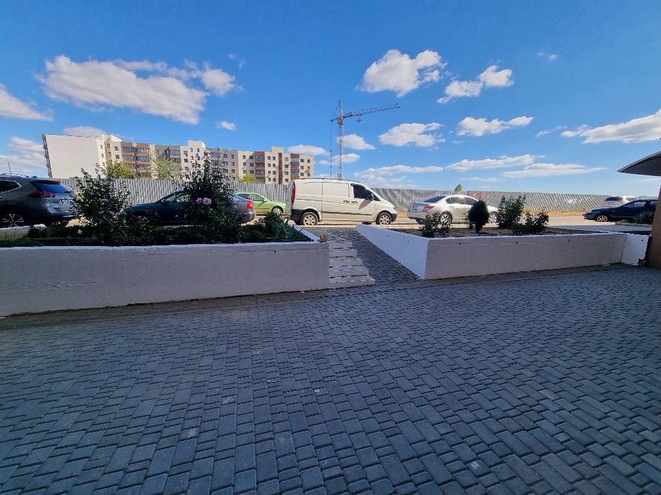 Сдам в аренду. Помещение на 2-е стороны. Сахарова. Парковка