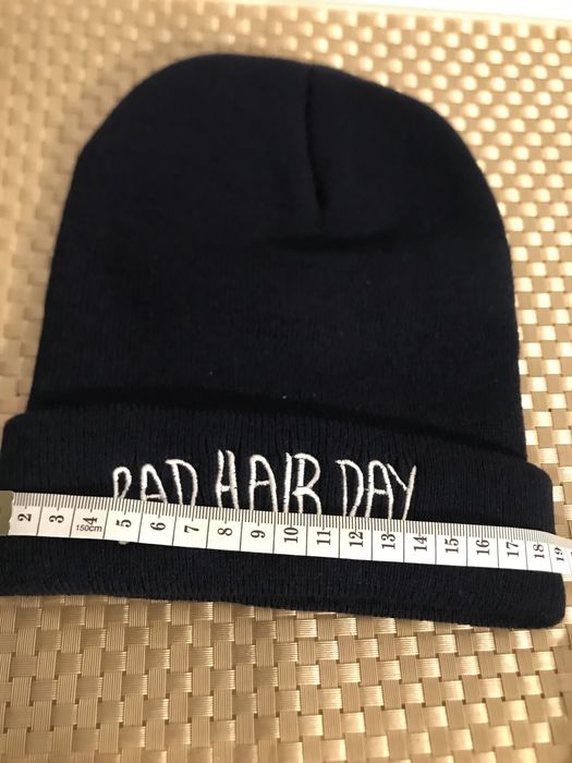 Czapka z napisem „BAD HAIR DAY” granatowa - NOWA