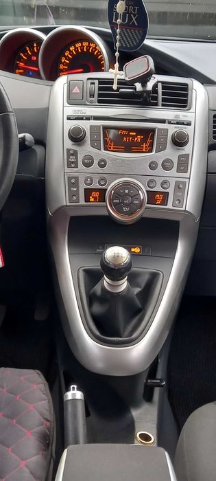 Тойота версо 2011р.