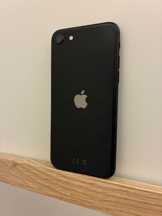 iPhone SE 2020 em bom estado