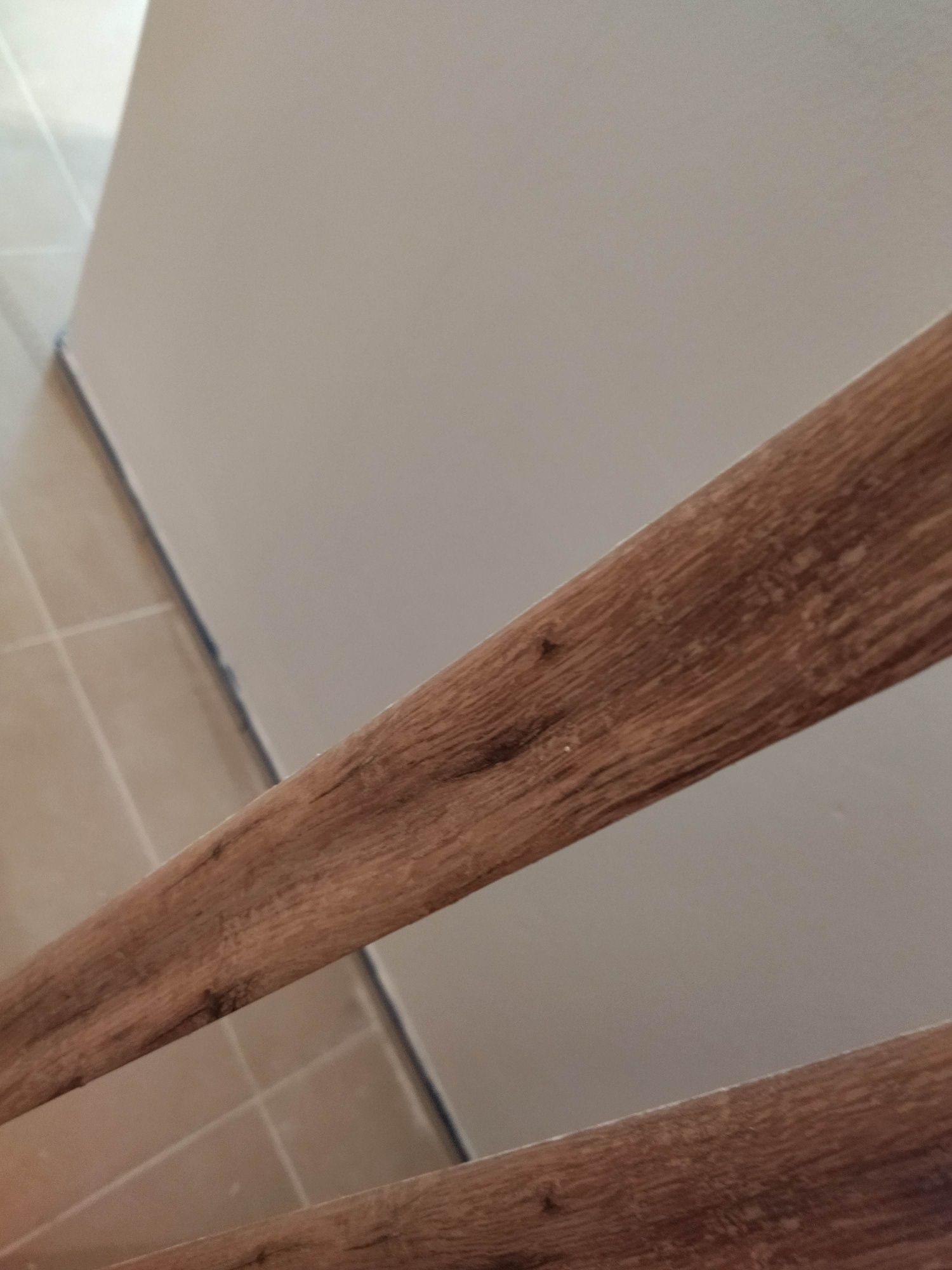 Listwy przypodłogowe MDF wys. 4,5 cm, dł. 11 m, 1 defekt