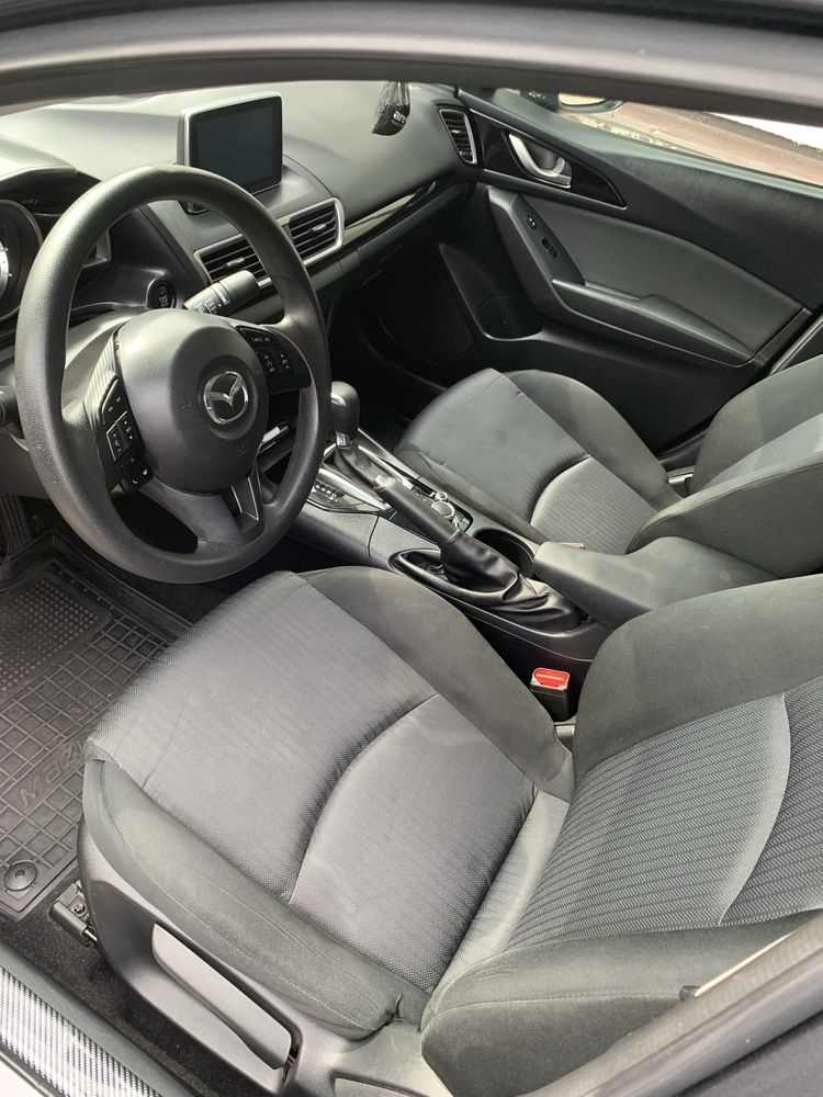 MAZDA 3 2015 року