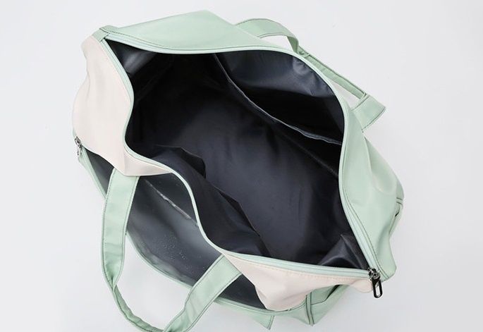 Стильна жіноча сумка для подорожей та спорту