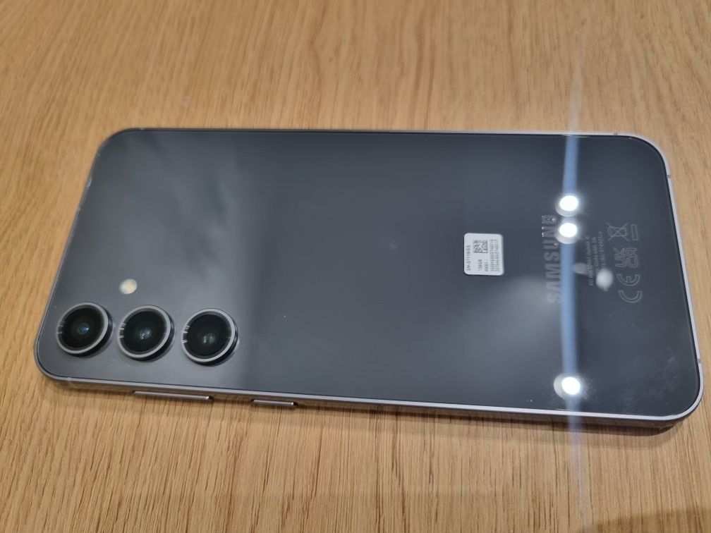 Samsung Galaxy S23 FE 128 GB - jak nowy, z pudelkiem i kablem USB-C