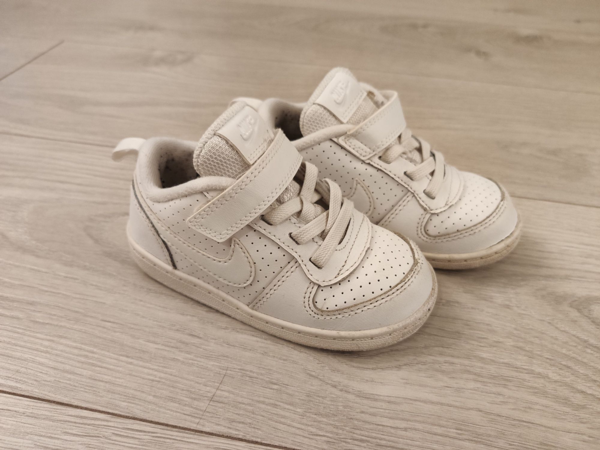 Buty dziecięce Nike r. 25