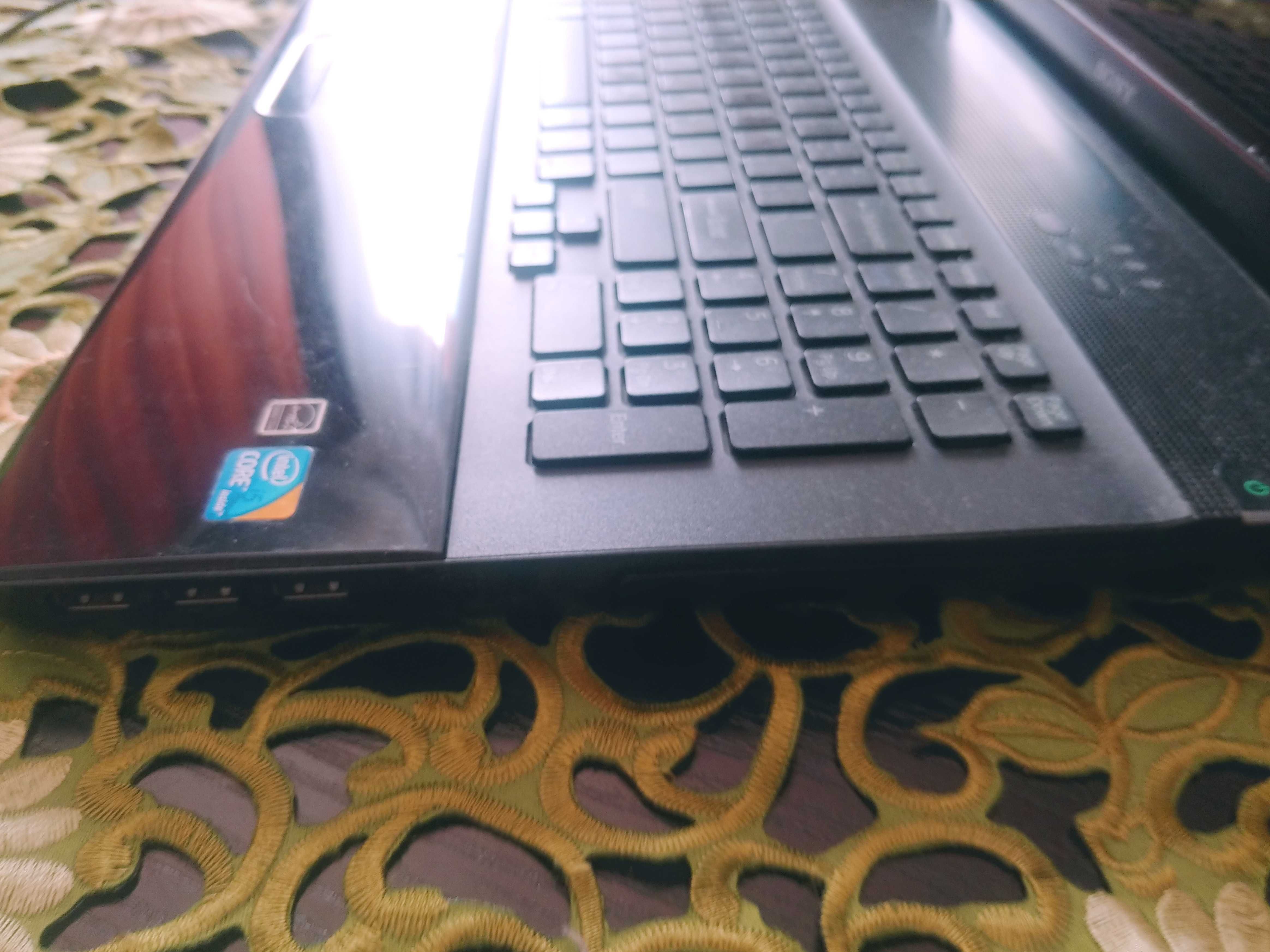 Laptop sony vaio 9111m  VPCEC3M1E 320hdd, 4gb ram / i5-2,53ghz
