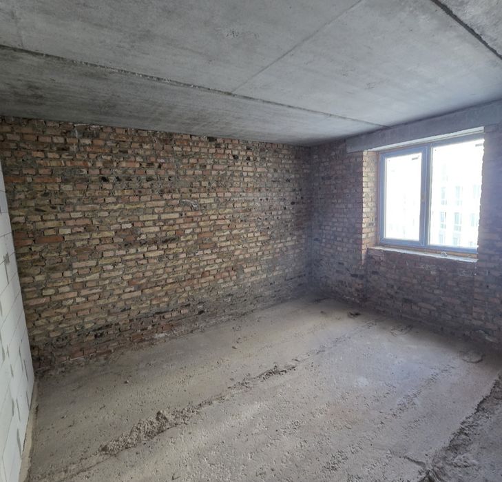 Сучасна простора з чудовим плануванням квартира