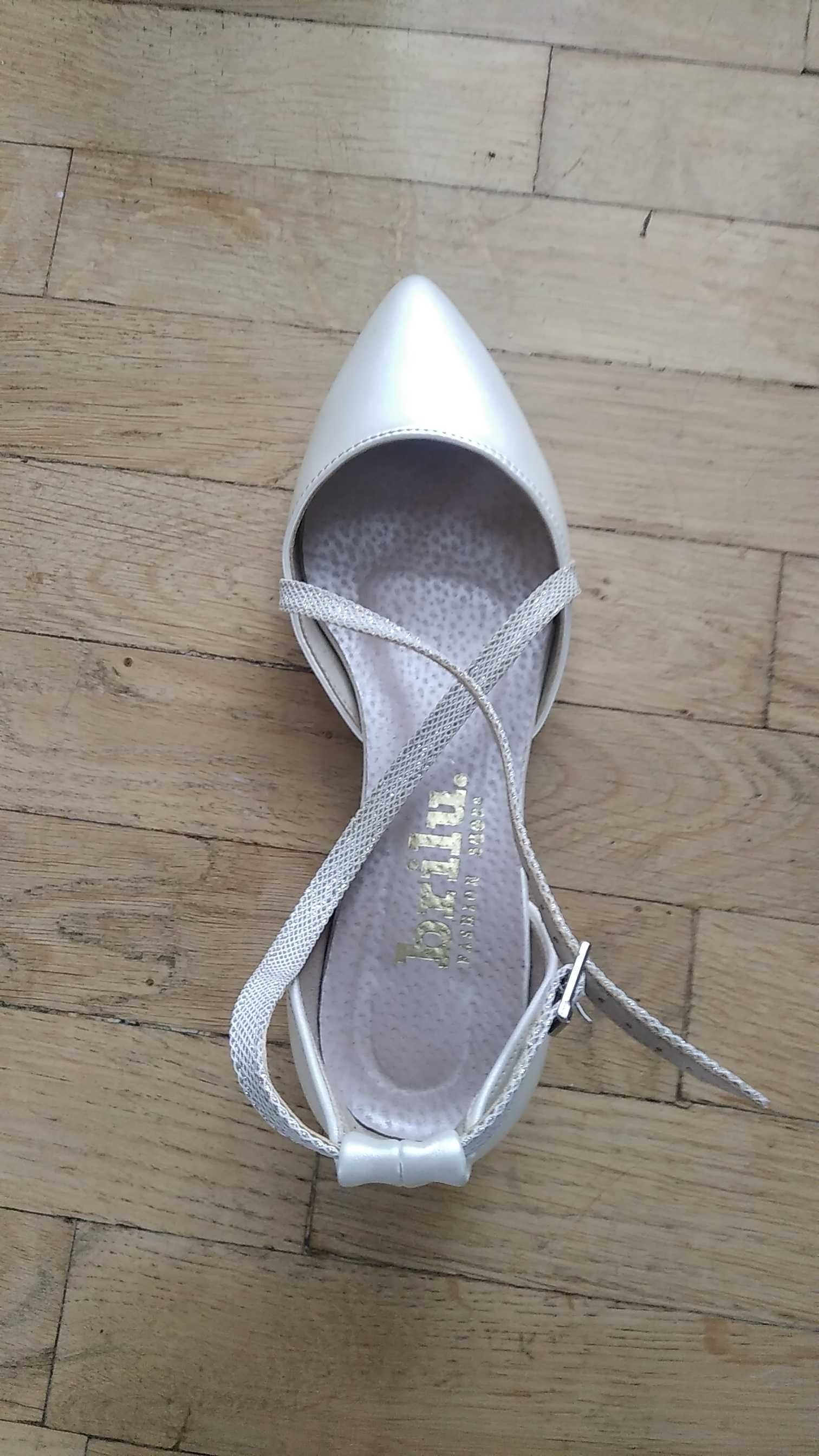 Buty ślubne brilu