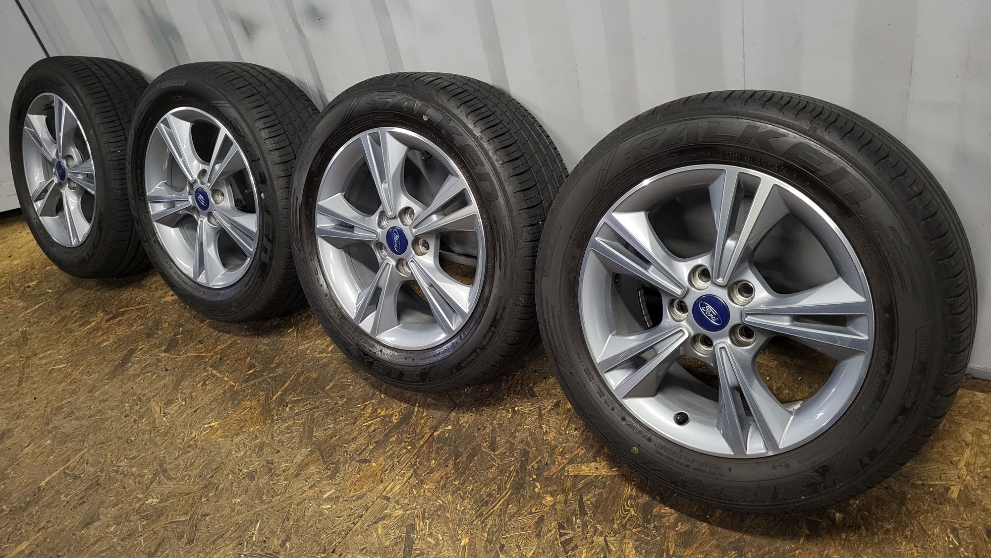 Alufelgi Ford 16 5x108 z oponami 215/55 R16 S-Max Mondeo C-Max Focus