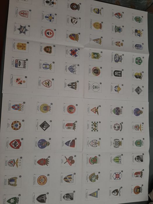 Caderneta pirata rara de emblemas