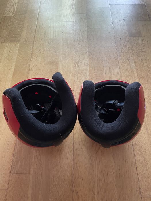 2 capacetes neve criança