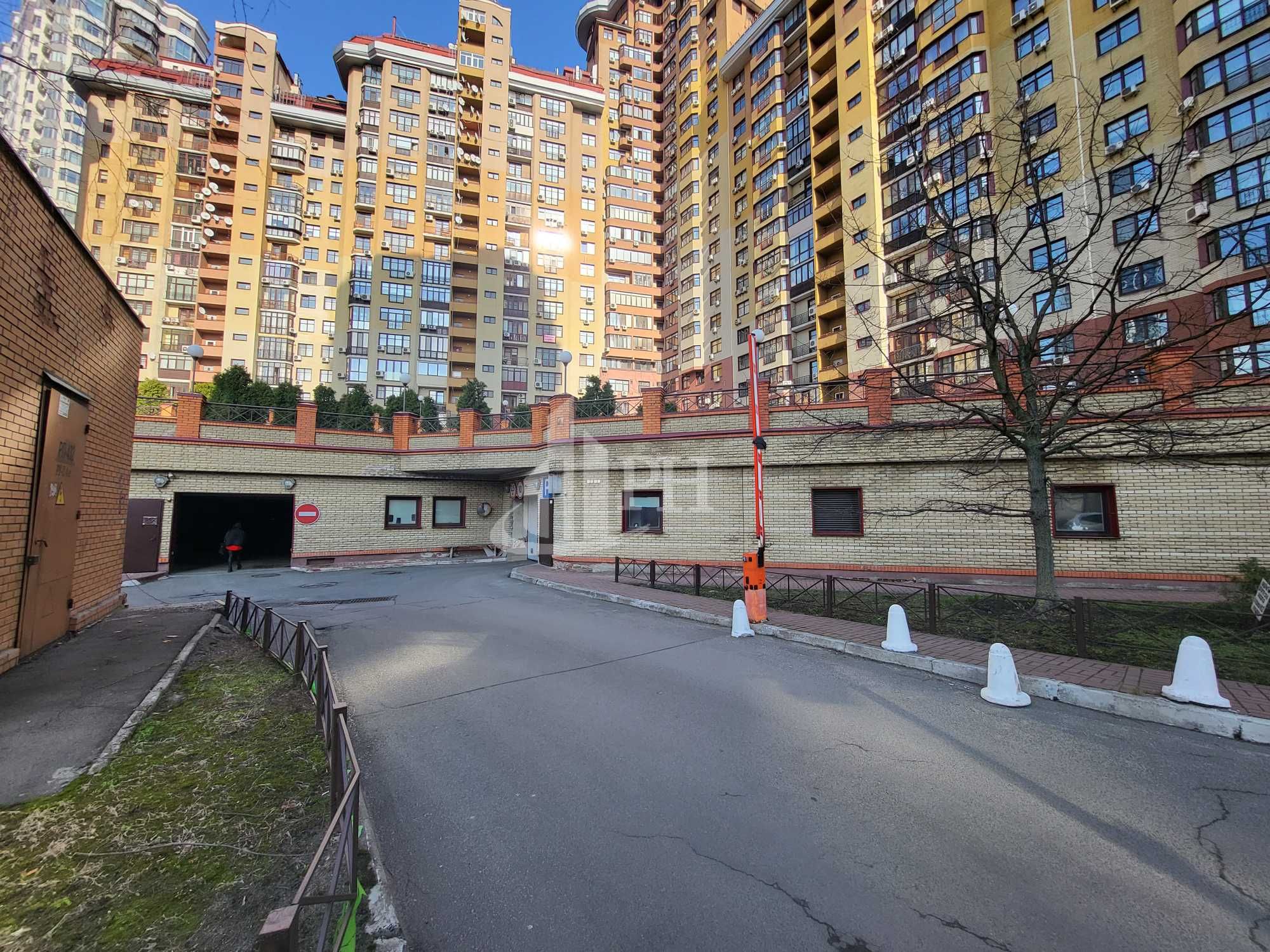 Без %. Продаж паркінгу в ЖК Митець, вул. Євгена Коновальця 32Б, центр