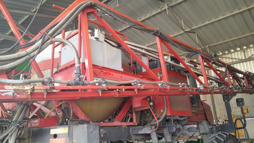 Самохідний оприскувач CASE 3185