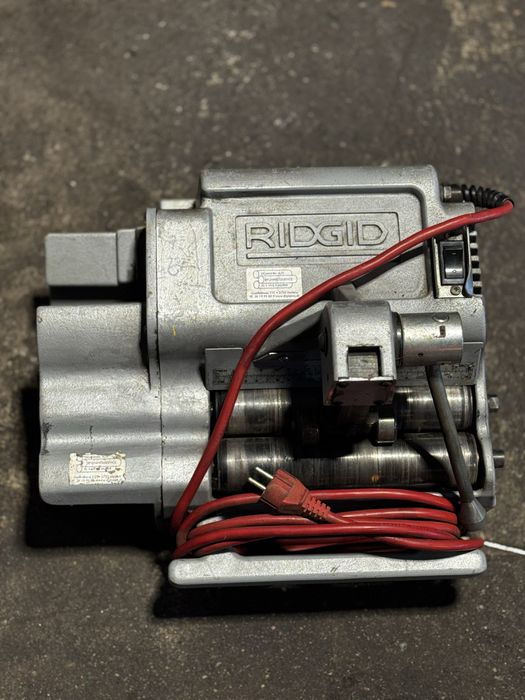 Maszyna do cięcia i obróbki rur Ridgid 122