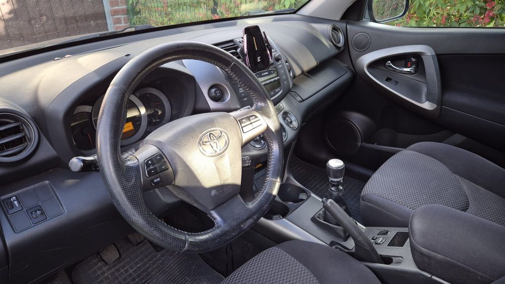 Toyota RAV4 auto rodzinne