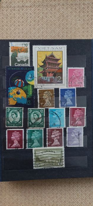 Stare znaczki pocztowe oraz klaser