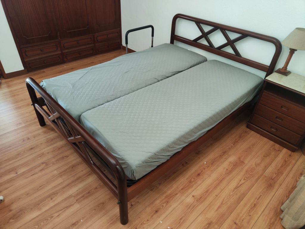 Cama articulada de casal com estrados individuais