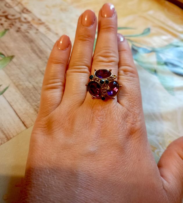Pierścionek regulowany biżuteria sztuczna złoty fioletowe oczka ametys