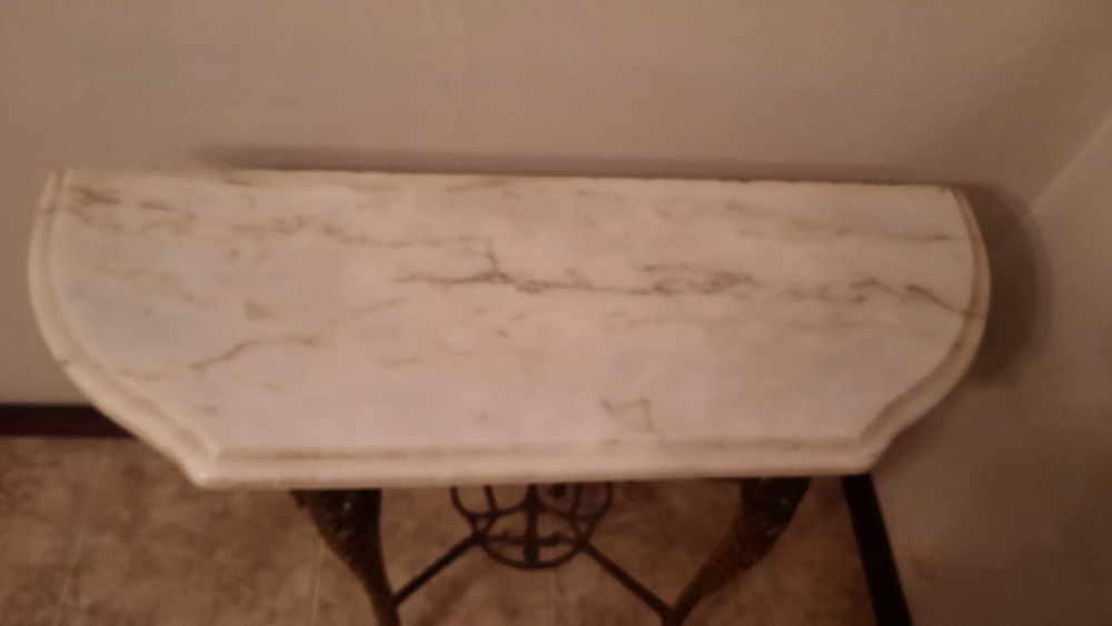 Mesa de apoio tampo mármore