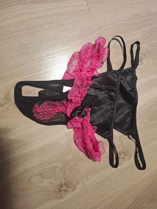 Zestaw 8 sztuk stringów XL