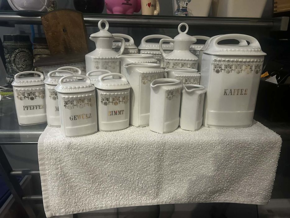 Zestaw porcelanowych polemników kuchennych -oznaczenia w j. niemieckim