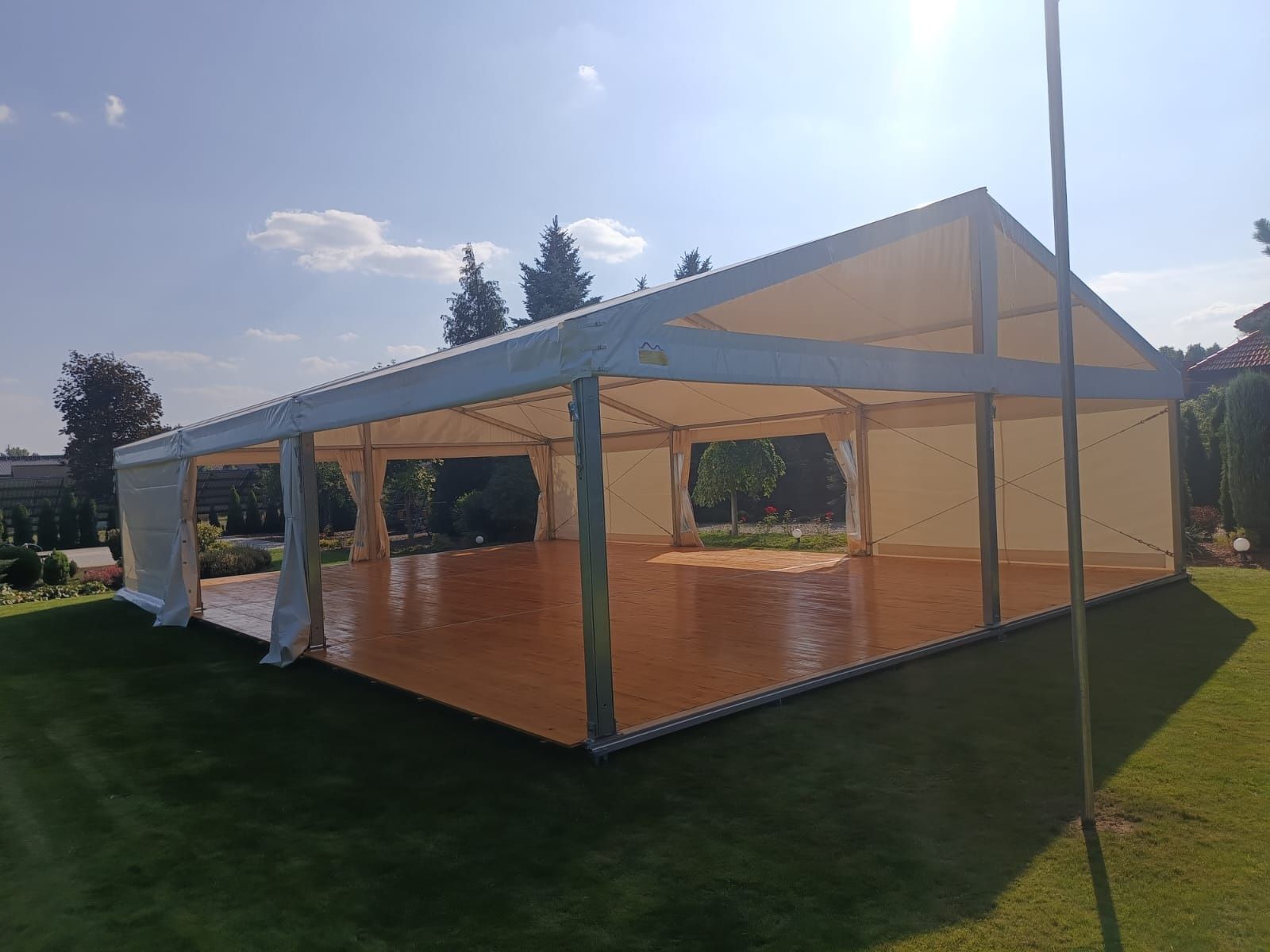 Wynajem namiotów, hala namiotowa, stoły i krzesła