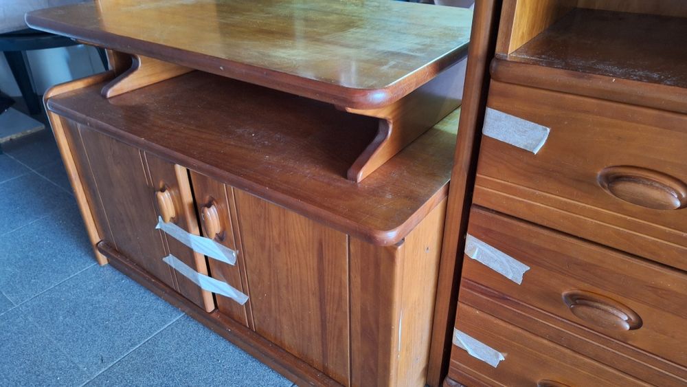 Movel sala tv cerejeira com cristaleira