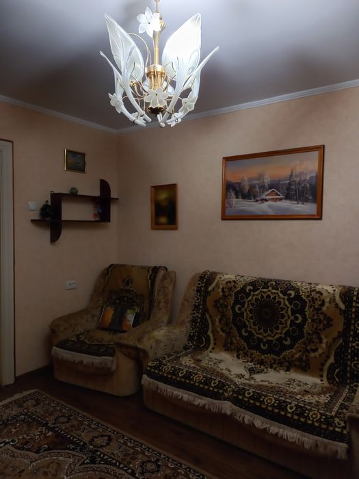 Сдам гарну двокімнатну квартиру по вул.Довженка для сім'ї.