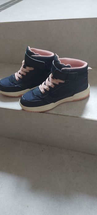 Кросівки на дівчинку 29 р.