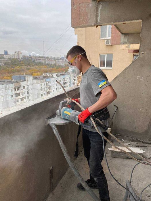 Демонтаж стен и перегородок демонтаж стяжки пола плитки паркет квартир