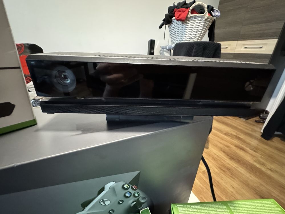 Xbox One X duzy zestaw kinect, słuchawki, 8 gier