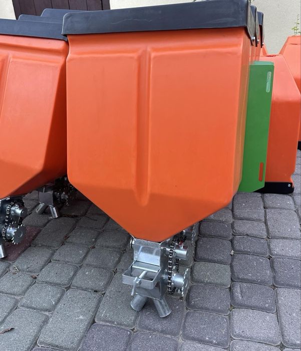 Бачок для міндобрива до картоплесажалки. Привезений з Польщі