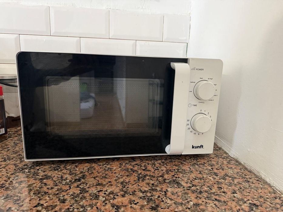 Microondas Kunft – Branco, em ótimo estado