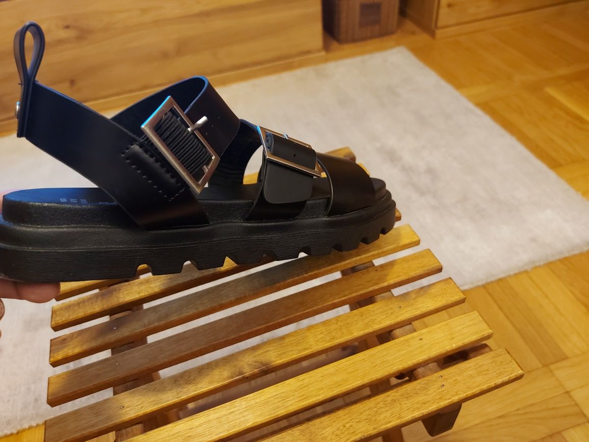 Czarne sandały Primark 39