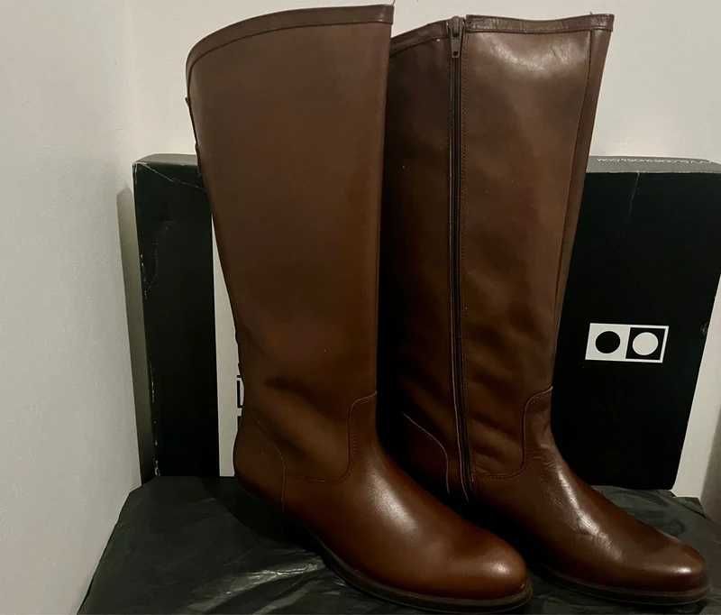 Bota em pele com tacão de 30mm